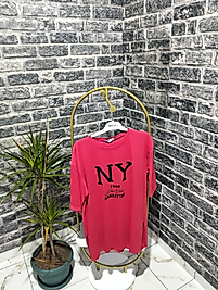 Kırmızı baskılı tşört