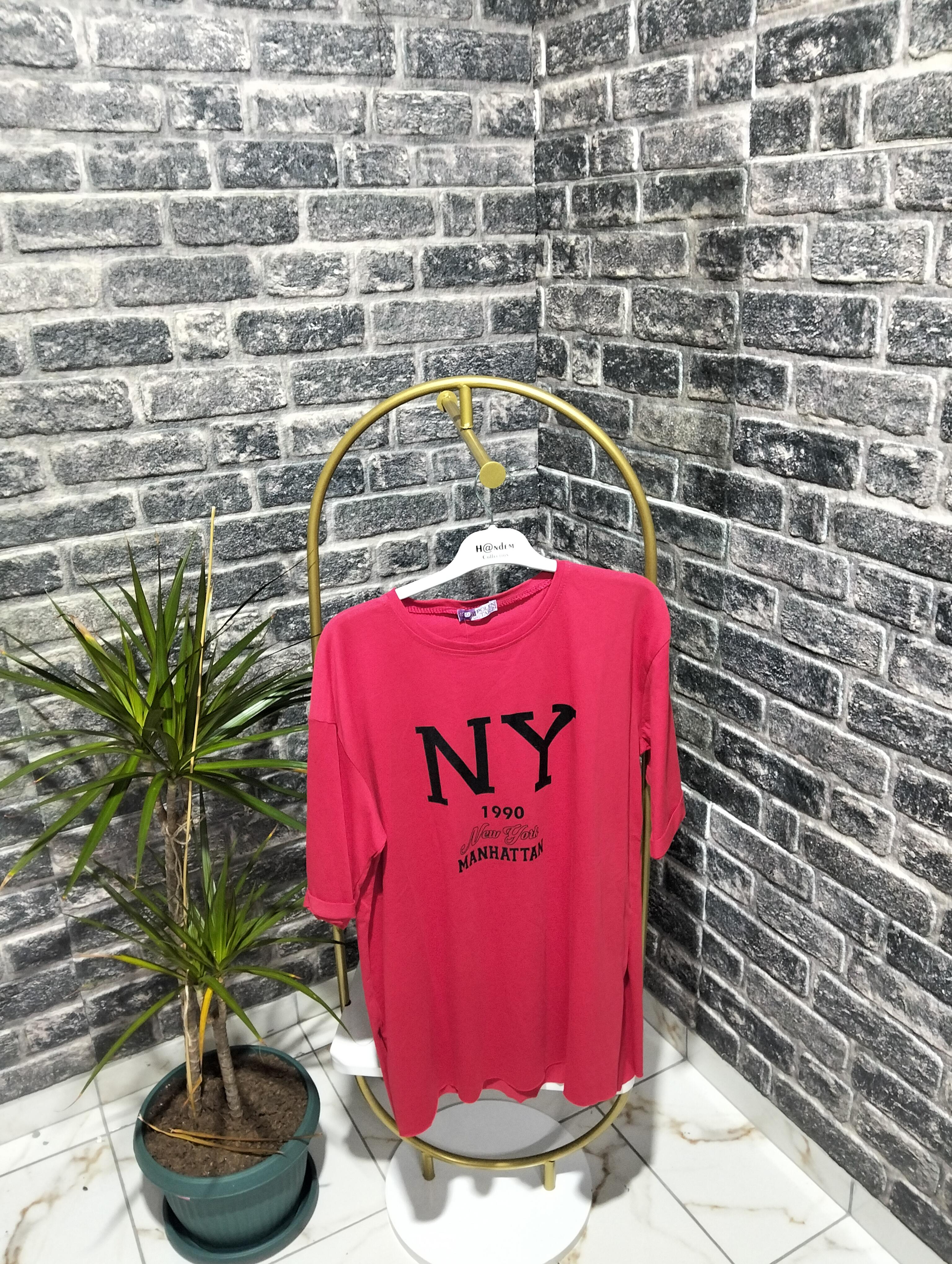 Kırmızı baskılı tşört